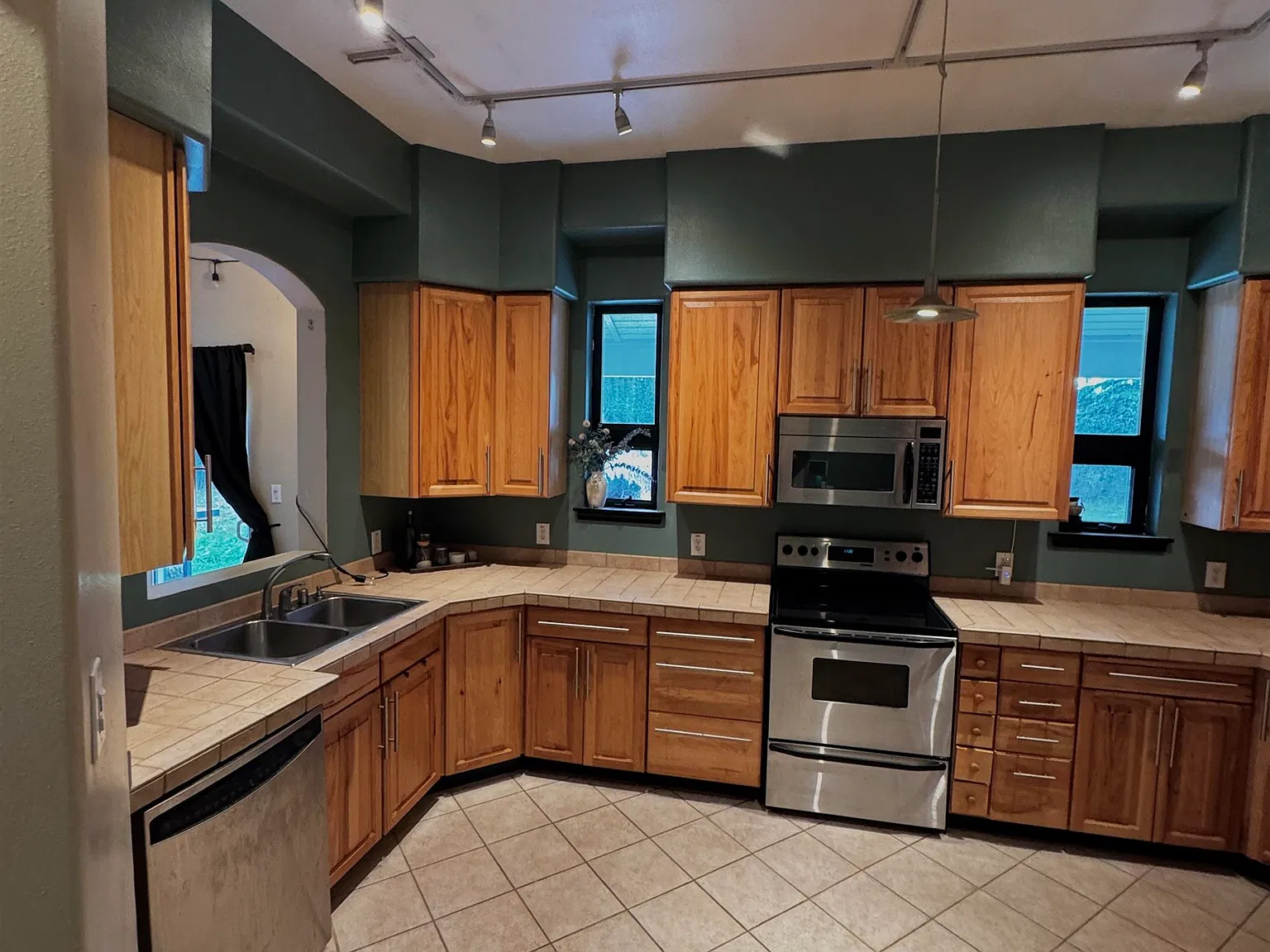 2 bed, $2,450 — Photo 2