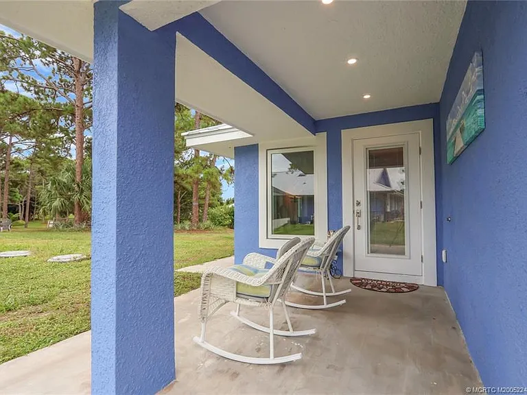 64 NE Acacia Trl — Photo 4