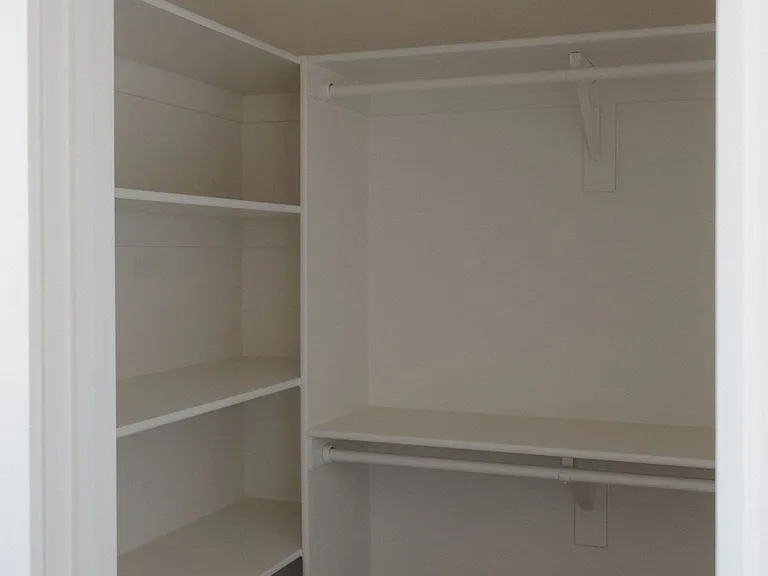 46 E 9th St S #4 — Photo 7