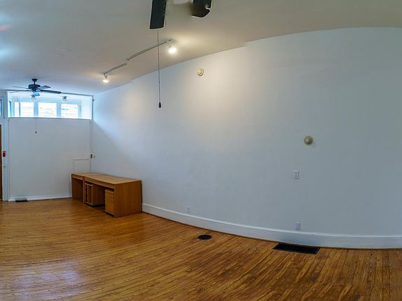 Main room.can serve as living space.