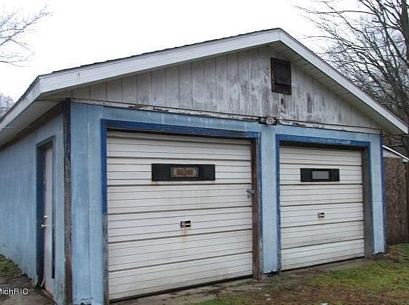 3rd image of 7985 E 96th St