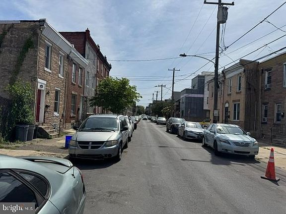 3rd image of 2655 Emerald St