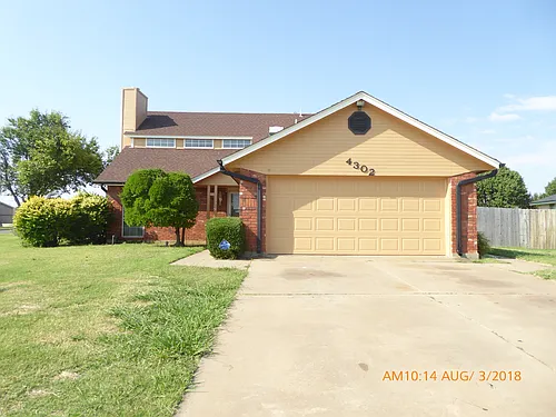 4302 SW Parkridge Blvd Photo 1