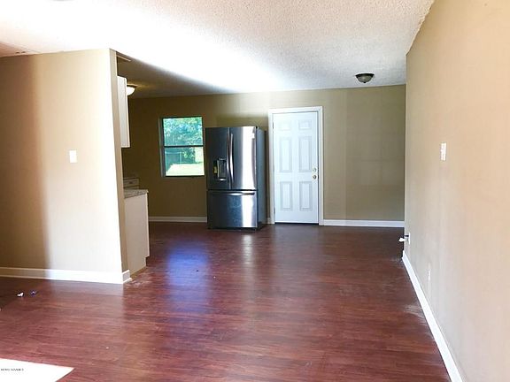 4th image of 7421 Victoria Dr