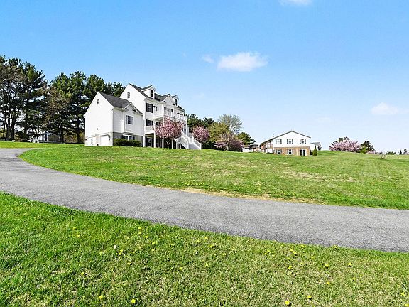 3rd image of 1105 Brehm Rd