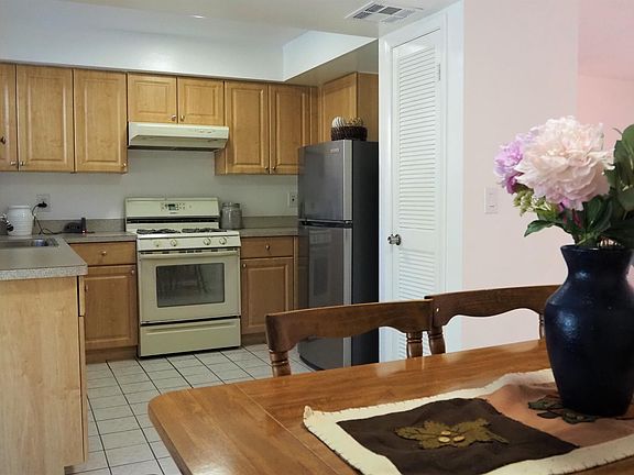 5th image of 257 NE Brunson Ct