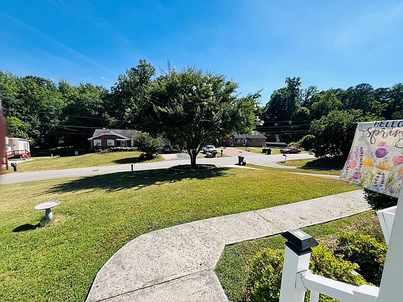 4th image of 122 Brook Cir