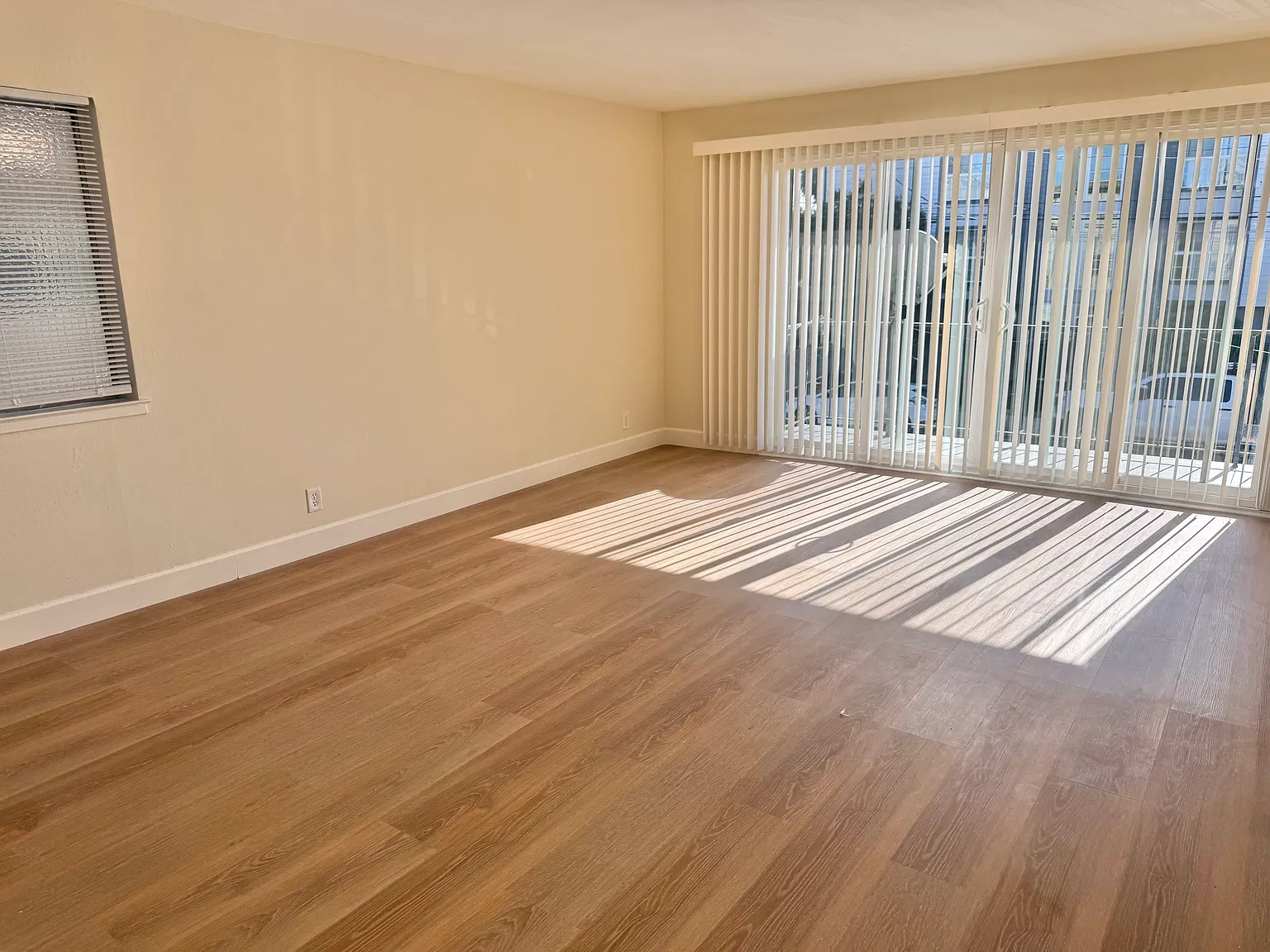 2 bed, 750 sqft, $3,500 — Photo 2