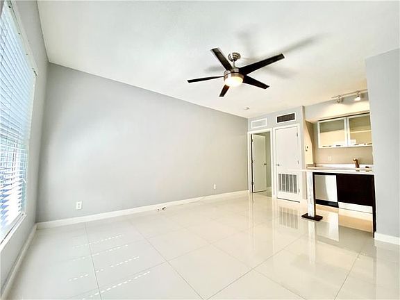 4th image of 1503 NE 4th Ct APT 2