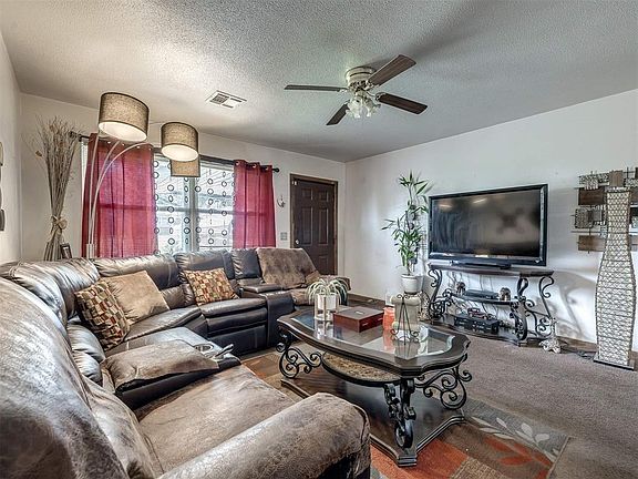 2nd image of 3412 Paradise Cir