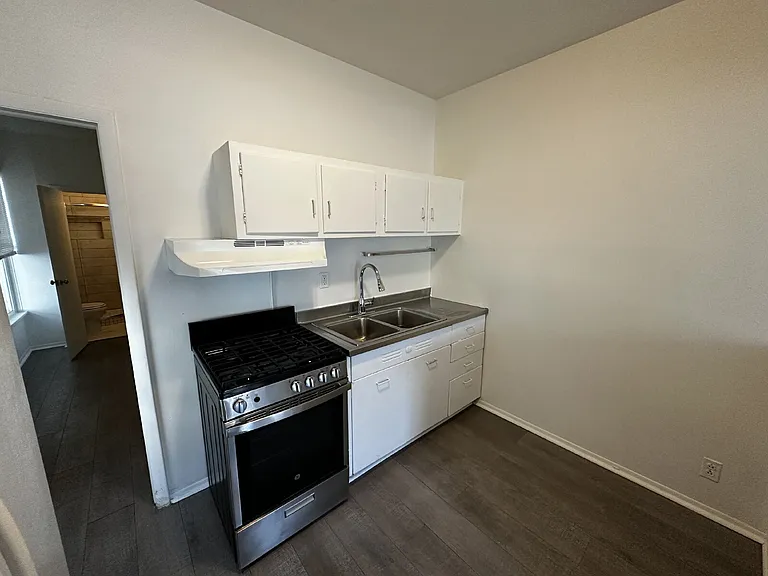 172 W Maple Ave #1 — Photo 10