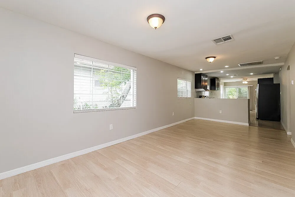 2 bed, 2.0 bath, 1298 sqft, $1,745 — Photo 3