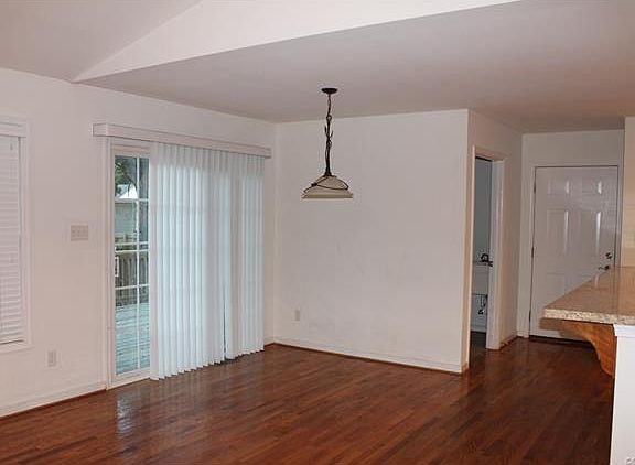 5th image of 3024 Briar Ln