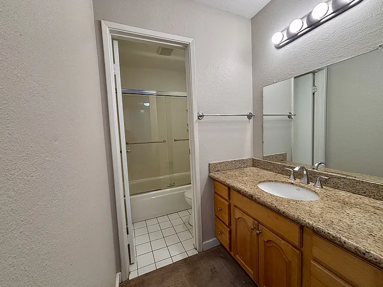 1055 Mohr Ln #B — Photo 17