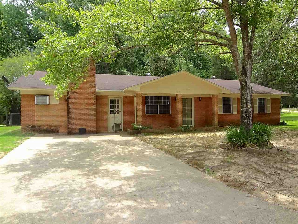 1st image of 303 Greenbriar Dr
