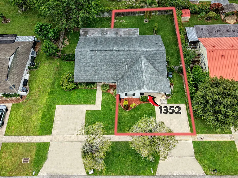 1350 Riverside Cir #2 — Photo 42
