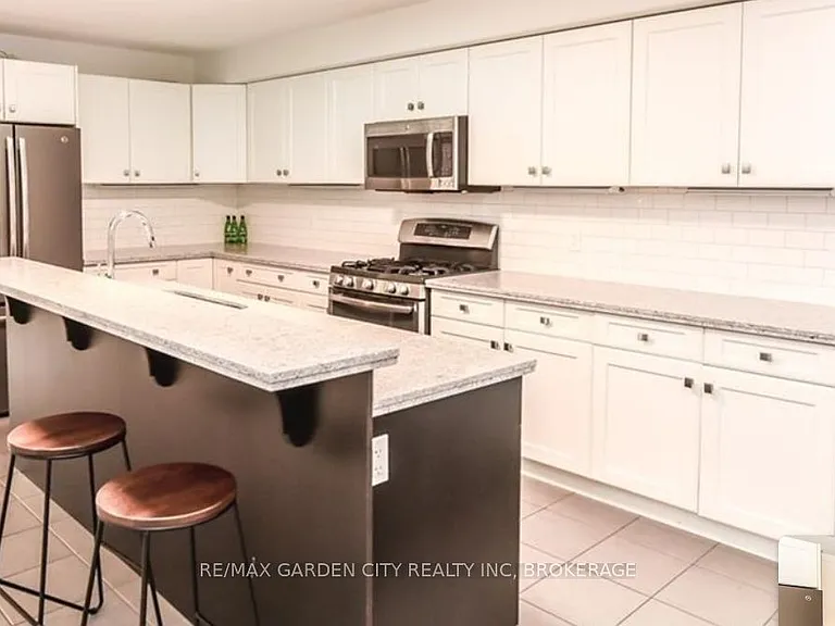 55 Kline Cres — Photo 3