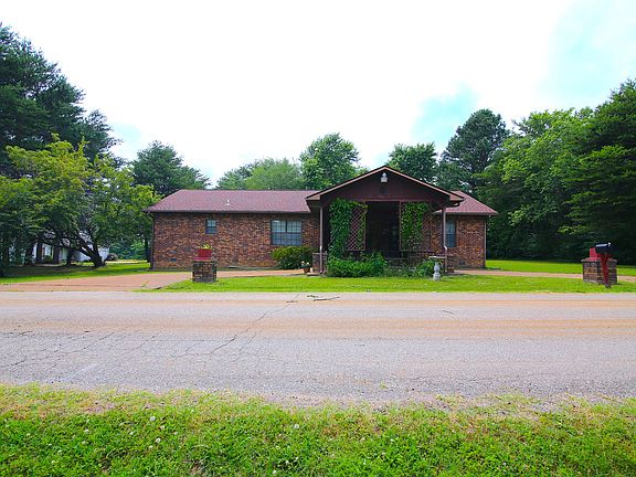 3rd image of 115 Lake Circle Dr