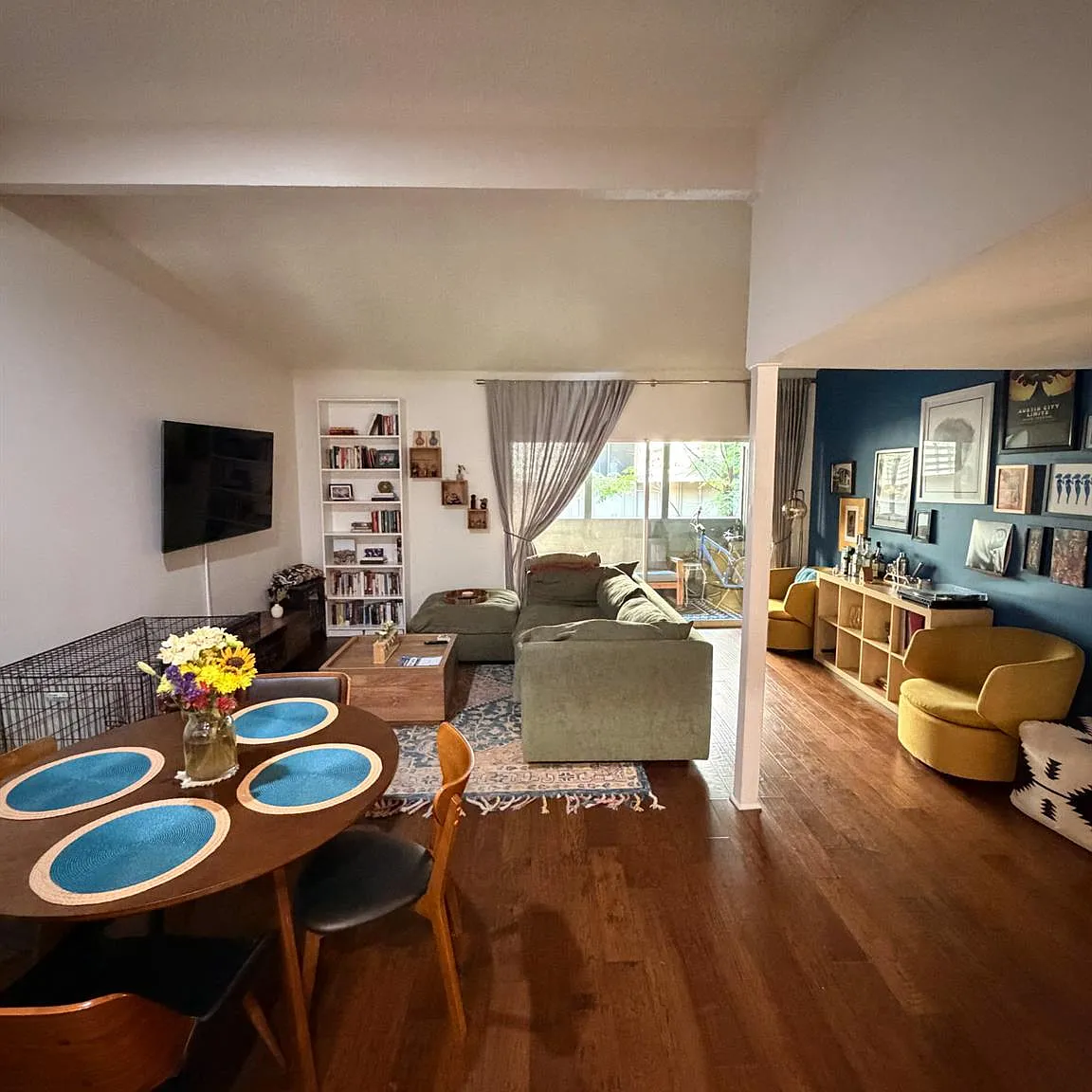 2 bed, 2.0 bath, 949 sqft, $2,600 — Photo 3