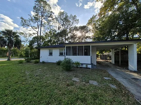 3 bed, 1.0 bath, 925 sqft, $1,325 — Photo 1