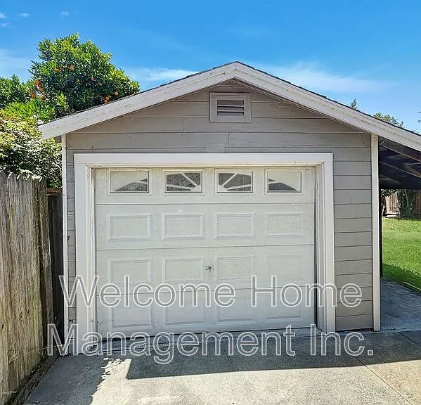 3310 Geneva St — Photo 10