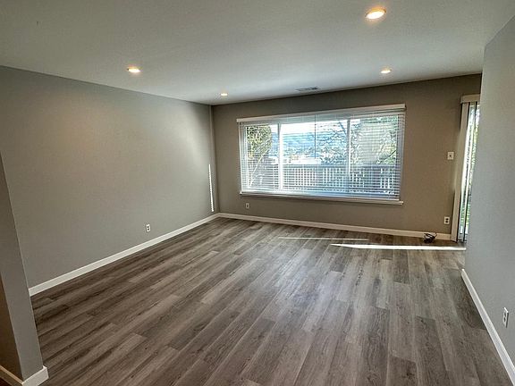3rd image of 45 Parkrose Ave