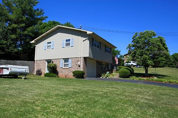2nd image of 203 Rainbow Dr