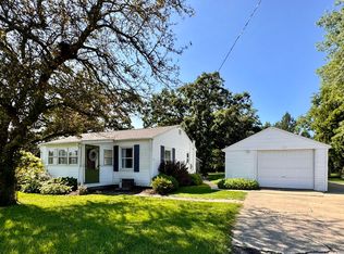 1087 Lost Nation Rd, Dixon, IL 61021