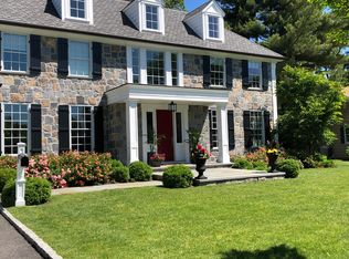 115 Walnut Ln, Manhasset, NY 11030