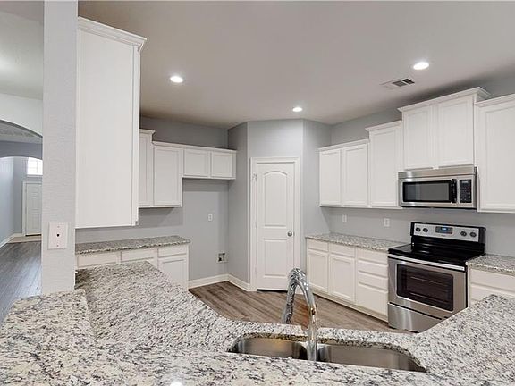 4th image of 5705 Lodgestone Dr