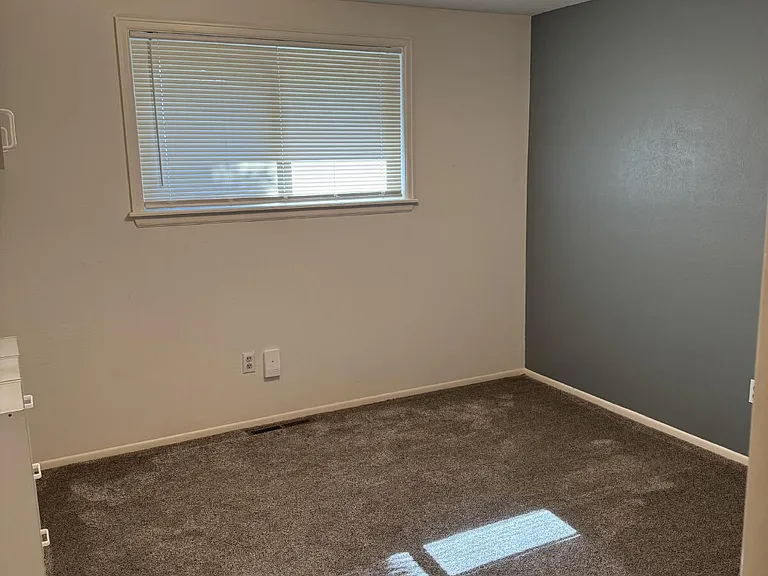 2336 Smith Ct — Photo 10