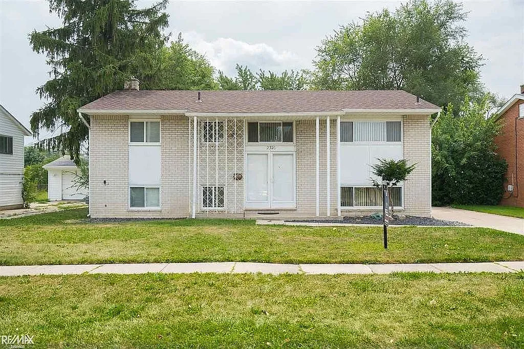 2326 Koper Dr photo 1