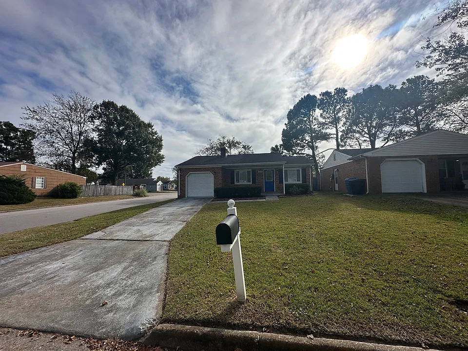 4945 Aquarius Ct