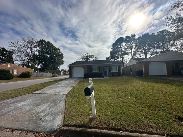 4945 Aquarius Ct, Virginia Beach, VA 23464