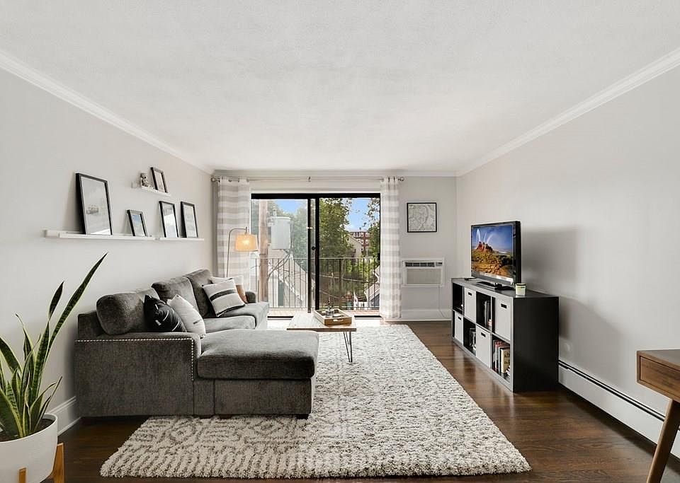 1st image of 10 Coffey St APT 30