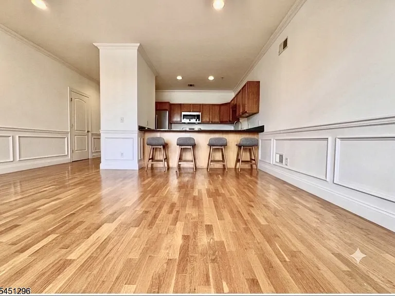 1677 Springfield Ave #13 — Photo 12