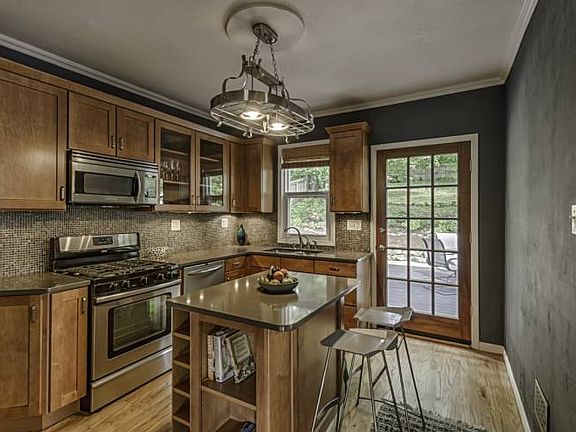 Sleek Designer Kitchen