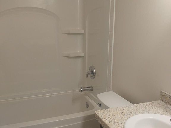 3rd image of 545 Rosanne Ln