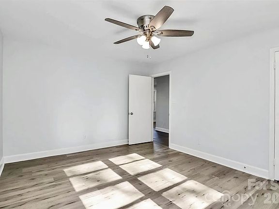 4th image of 1520 Woodhill Ln