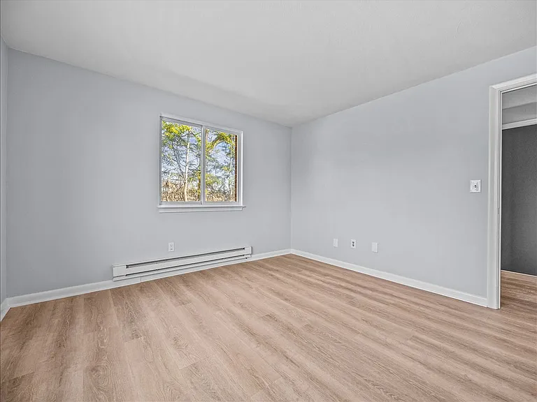 98 Carlton St #102 — Photo 11