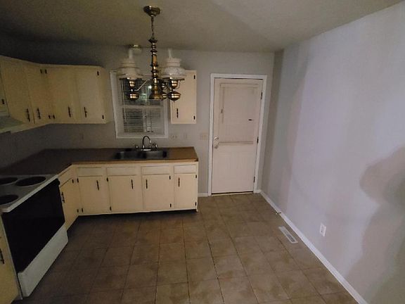 2nd image of 123 Ferndale Dr #2
