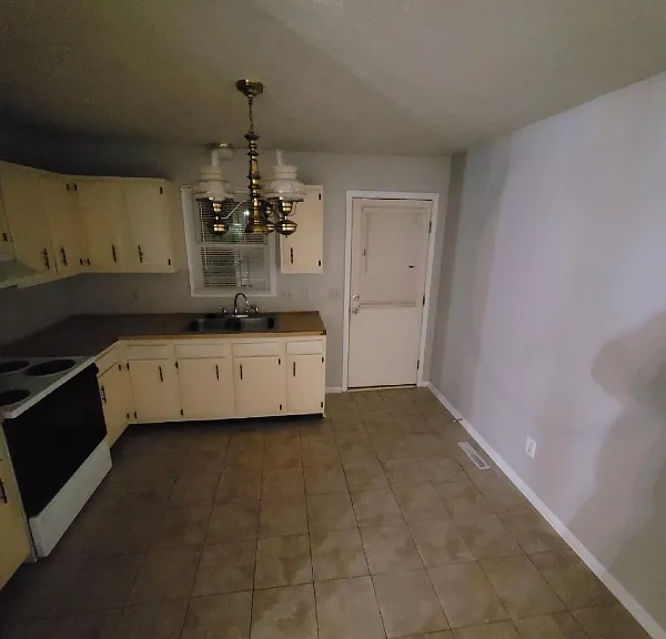123 Ferndale Dr #1 — Photo 2