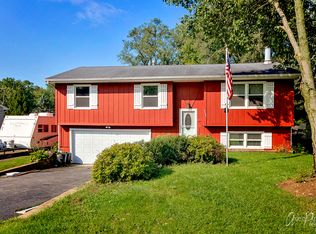 4507 Poplarleaf Dr, McHenry, IL 60051