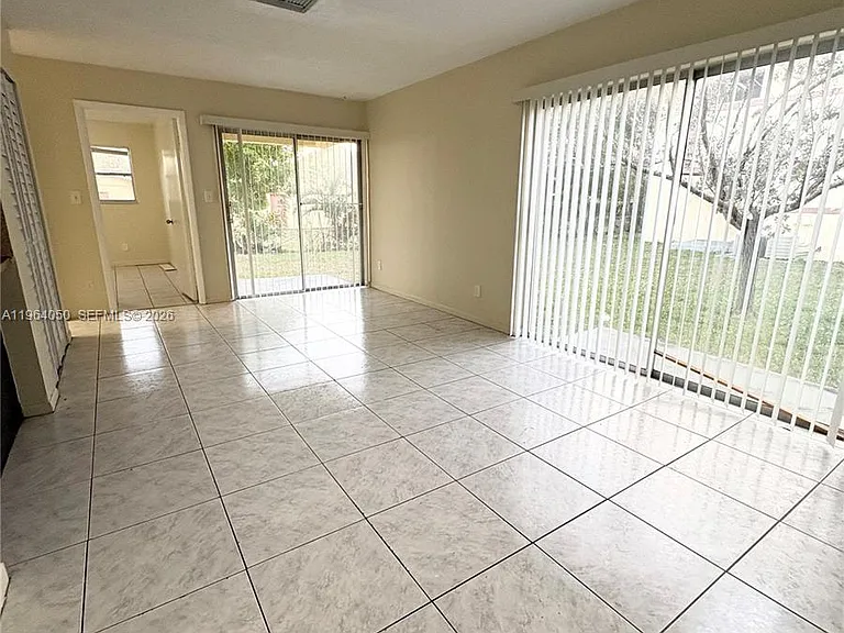 813 SW 10th St #B — Photo 2