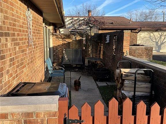3rd image of 203 Gardengrove Way