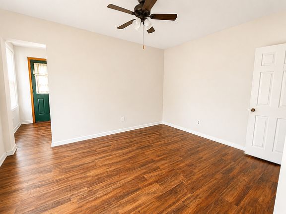 2nd image of 2516 E Oakdale St