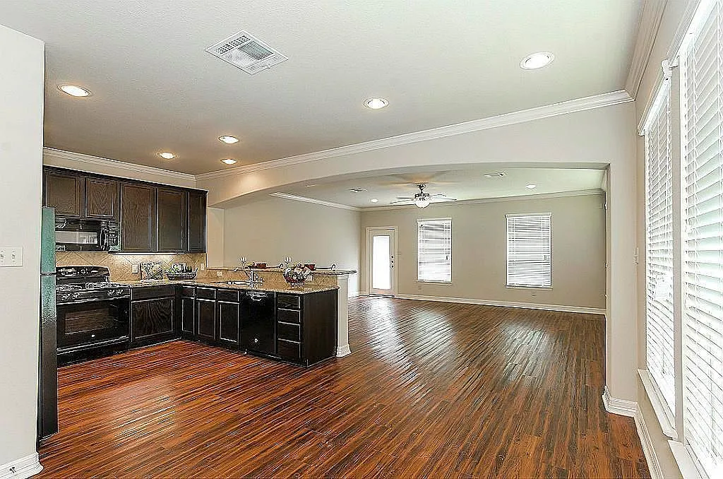 3 bed, 2.5 bath, 1739 sqft, $1,549 — Photo 4