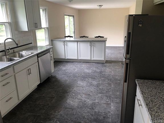 5th image of 65 Sibley Dr
