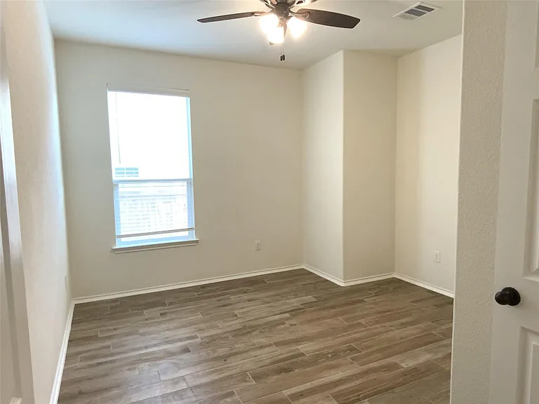 908 Solitude Dr — Photo 9