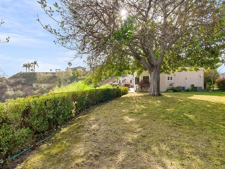 1401 Glen Oaks Blvd — Photo 37